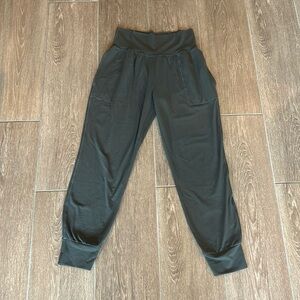 Athleta joggers with pockets in size small